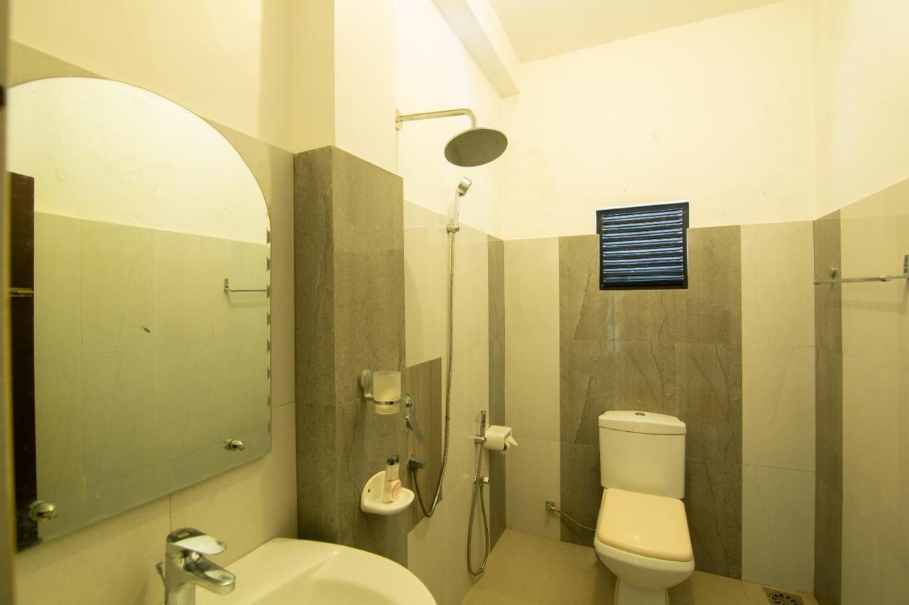 Oyo 553 Polhena Bay Resort Matara Extérieur photo