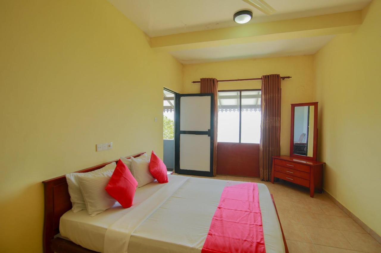 Oyo 553 Polhena Bay Resort Matara Extérieur photo